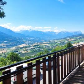 Le chalet et son jardin, hotel u gradu 'Chateauroux-les-Alpes'