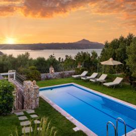 Sea view villa Manolis with private pool near the beach