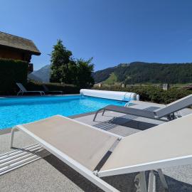 Résidence Julianna , trajets remontées mécaniques , livraison viennoiseries, piscine couverte، فندق في مورزين