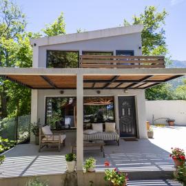 Stream House - Luxury living next to the river, ξενοδοχείο στη Σαμοθράκη