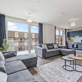 Spacious 2-Bed Apartment - Sleeps 8 - Balcony, hotel Hatch Endben