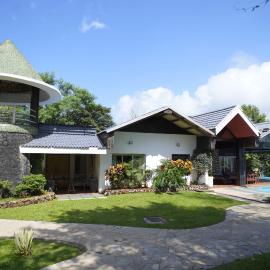 White Castle, hotel in Malavli