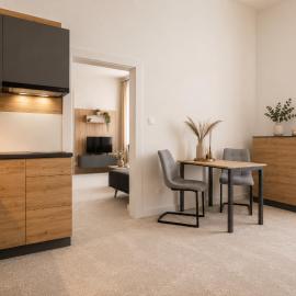 ALURE RESIDENCES 10 - 24h self check-in & private parking next to the apartment building included, CITY CENTER right on SNP Square in a quiet passage, new building, best deal in town โรงแรมในบันสกาบิสตรีตซา