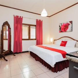 RedDoorz at Tunas Alam Mutiara Taman Safari, hotel di Sampal 2