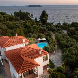 Ambelos Village Seaview and Pool Villas, hotel in Neos Marmaras