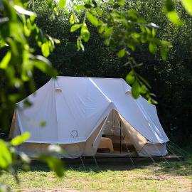 Grand Jardin - Tentes Spacieuses dans 38 hectares de nature, hotell i Lamblore