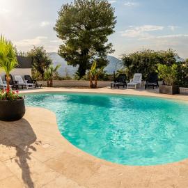 Villa Columbia - Pool & Mountain View、Colomarsのホテル