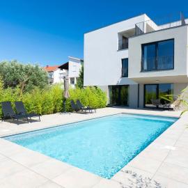 D House, Hotel in Murter