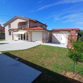 Holiday Home Nelly, hotel u gradu Bijakovići