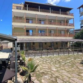 Neranxi Apartment & Rooms, hotel a Himare