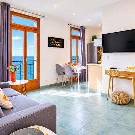 Sea View, Mala Beach, Quiet and Bright 2-Room Apartment - Taj Mahal, ξενοδοχείο στο Cap d'Ail