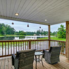 Waterfront Couples Retreat w/ Views in Andalusia!, hotelli kohteessa Andalusia