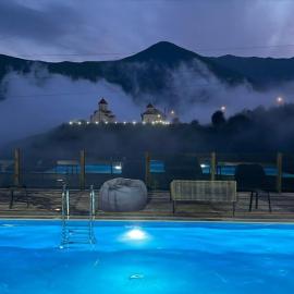 Hotel Roshe Gudauri – hotel w mieście Gudauri