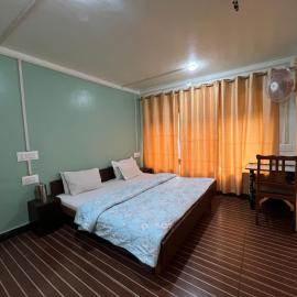 Hotel Raja Guest House Pahalgam രാജ ഗസ്റ്റ് ഹൗസ് പഹൽഗാം, готель у місті Jāmb