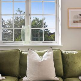 Opulent Hampstead House with Serene Stream Views, viešbutis Londone