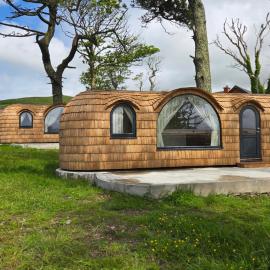 Dingle Courtyard Cottages & Luxury Cabins, Hotel in Dingle