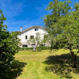 Casa con bosque en Cantabria, hotel a Ramales de la Victoria