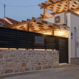 Holiday House Blazov Dvor by Tourist Adria Group, hotel a Zaton