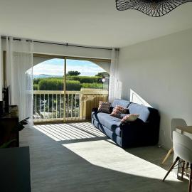 Studio cosy , vue mer , parking privé, hotel in Six-Fours-les-Plages
