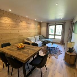 Ski In-Ski Out Luxe Chalet Apartment in Arc 1950 - Newly Renovated โรงแรมในอาร์ก 1950