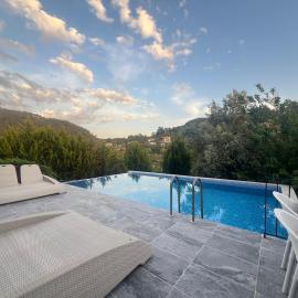 Villa Rose Garden with Private Pool And Jacuzzi, hotel a Fethiye