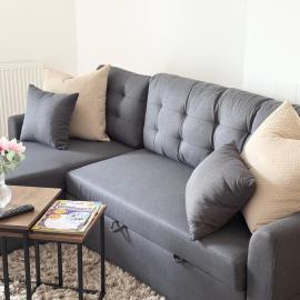 Simon Suite I Stylish Barry Town Apartment I Near Barry Island, Shops & Gavin & Stacey Pub I Fast Wi-Fi & Easy Cardiff Access I Parking