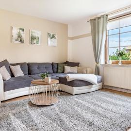 Idyllisches Dorfhaus Vor Usedom، فندق في Gützkow