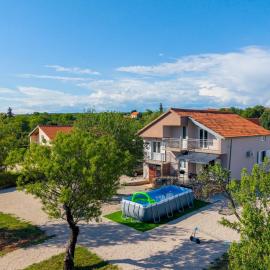 Olive Garden House – hotel w mieście Tinj