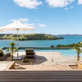 The Farmhouse Hauraki Views and Tranquil Luxury, hotel in Matakana