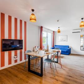 Luminous apartment with balcony and parking, hotel in La Teste-de-Buch