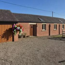 Bowland Breaks- The Shippon Luxury Holiday Let, Luxury Barn Escape with Optional Hot Tub, Log Burner,Comfy Beds, and Views, готель у місті Лонгрідж