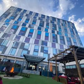 Southall and Soul in West London - 15 min drive to Heathrow Airport, hotel in Hayes