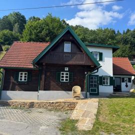 Weinberghaus optimal für 2 Familien, hotel in Vochera am Weinberg