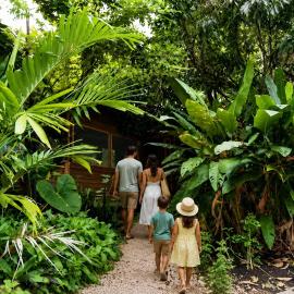 Private 2-Bedroom Jungle Cabin in Tropical Garden, San Ignacio, hotel in San Ignacio