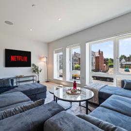 Stylish 4BR Apartment Sleeps 12 Near Wembley