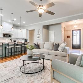 Modern Comfort on SE 38th St، فندق في مور