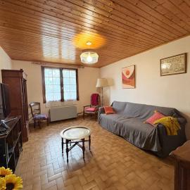 La Rohannaise - Maison Charentaise avec Sauna, hotel a Soubise