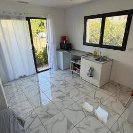 Studio dans une villa, hotel u gradu Perpinjan
