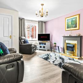 Work trips & Families, Free Parking, Fast WiFi, Manchester, hotel in Worsley