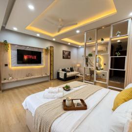 Cozy Luxury Studio, Couple getaway & staycation, City Views