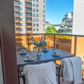 Avenyn Hideaway by Beyond Stay with Big Balcony
