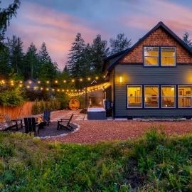 Rainier Spa Cabin 7 Minutes to Park, hotel in Ashford