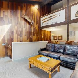 Lakefront Oasis Near the Slopes w Shared Pool & Hot Tub Beach Access & WiFi, Hotel in South Lake Tahoe