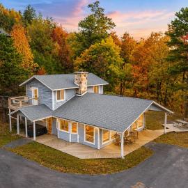 Smoky Mountain Cabin with Hot Tub & Resort Amenities
