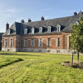 Offranville에 위치한 호텔 Manoir normand proche mer