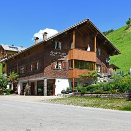Appartements Karin Mitten im Grünen, hotel a Schoppernau
