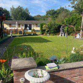 Janes place, hotel in Saughall