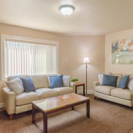Updated 2-bedroom condo in the heart of Logan, hotel in Logan
