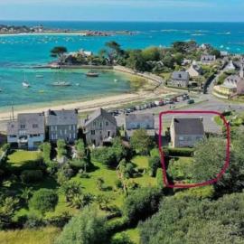 Sea-view house with large garden