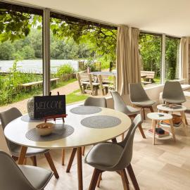 Charming chalet with Pond in Kortessem